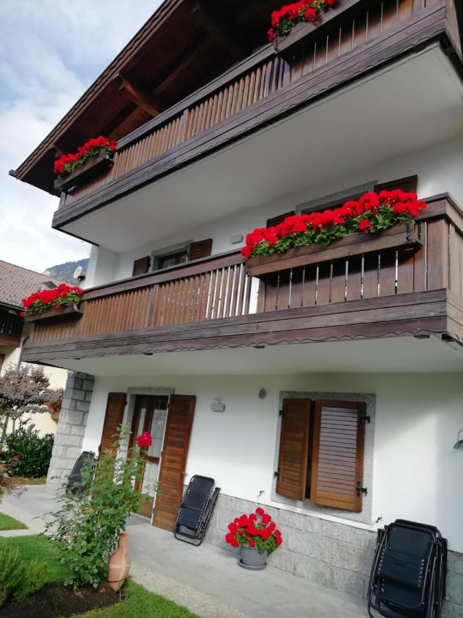 Appartamento Con Giardino Carisolo Eksteriør billede