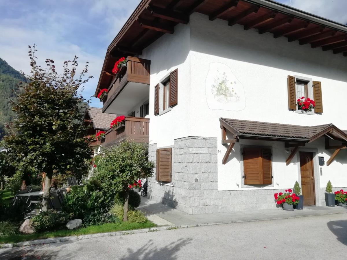 Appartamento Con Giardino Carisolo Eksteriør billede