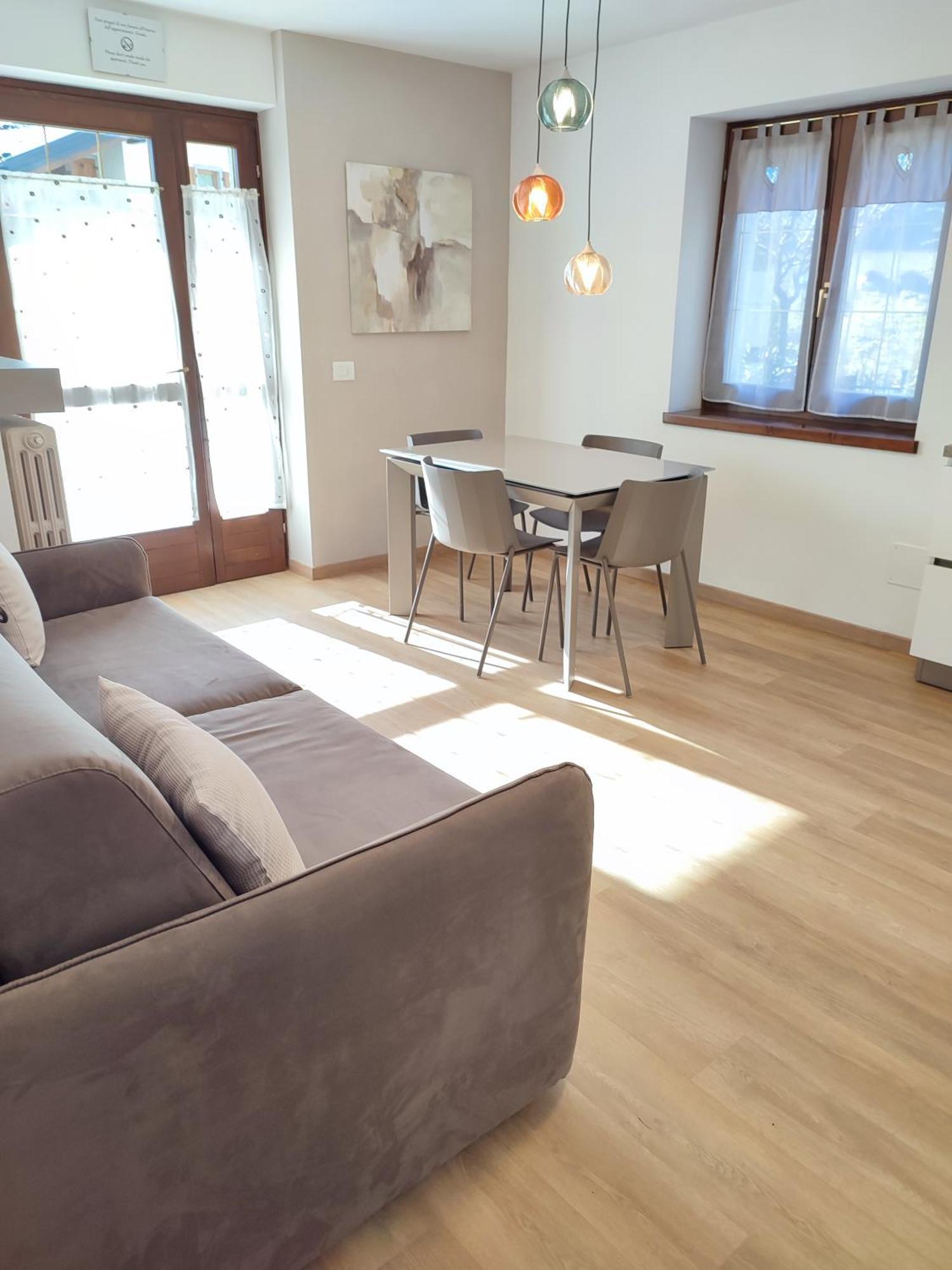 Appartamento Con Giardino Carisolo Eksteriør billede
